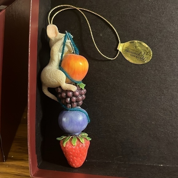Heirloom collection ornament - sew berry fine - mouse on fruit - Picture 2 of 5
